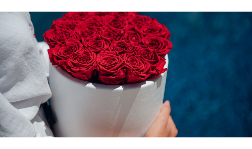 Flower box con 20 rose stabilizzate, un “gioiello” floreale